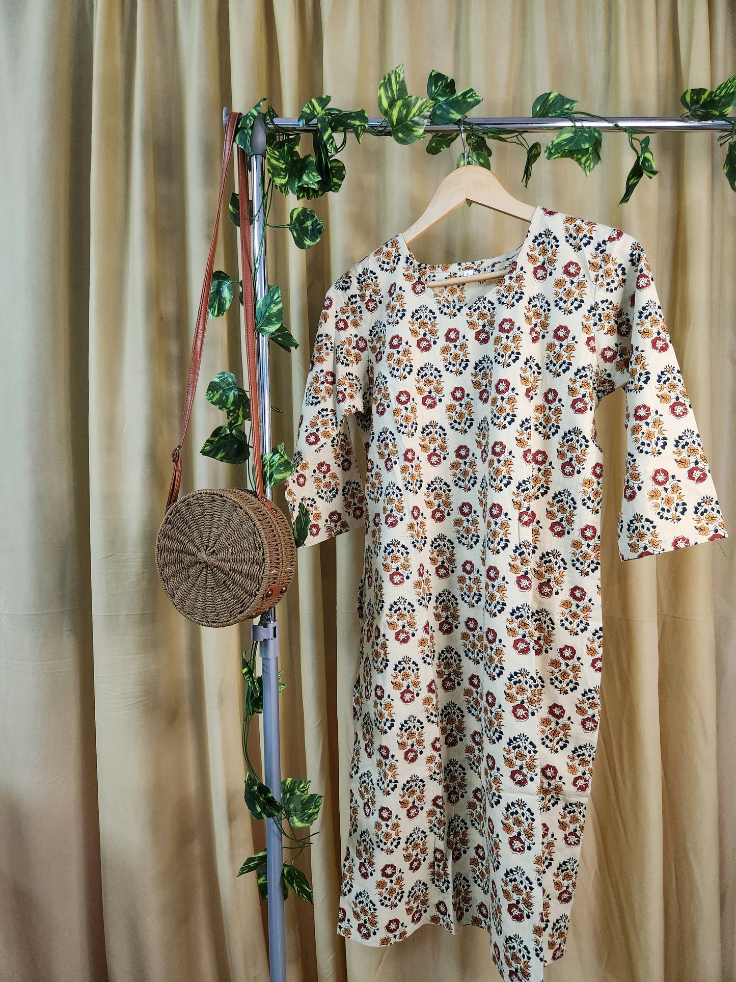 Cream Floral Motif Kurta